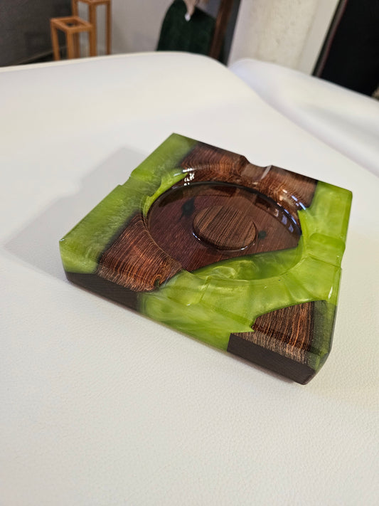 Cigar ashtray